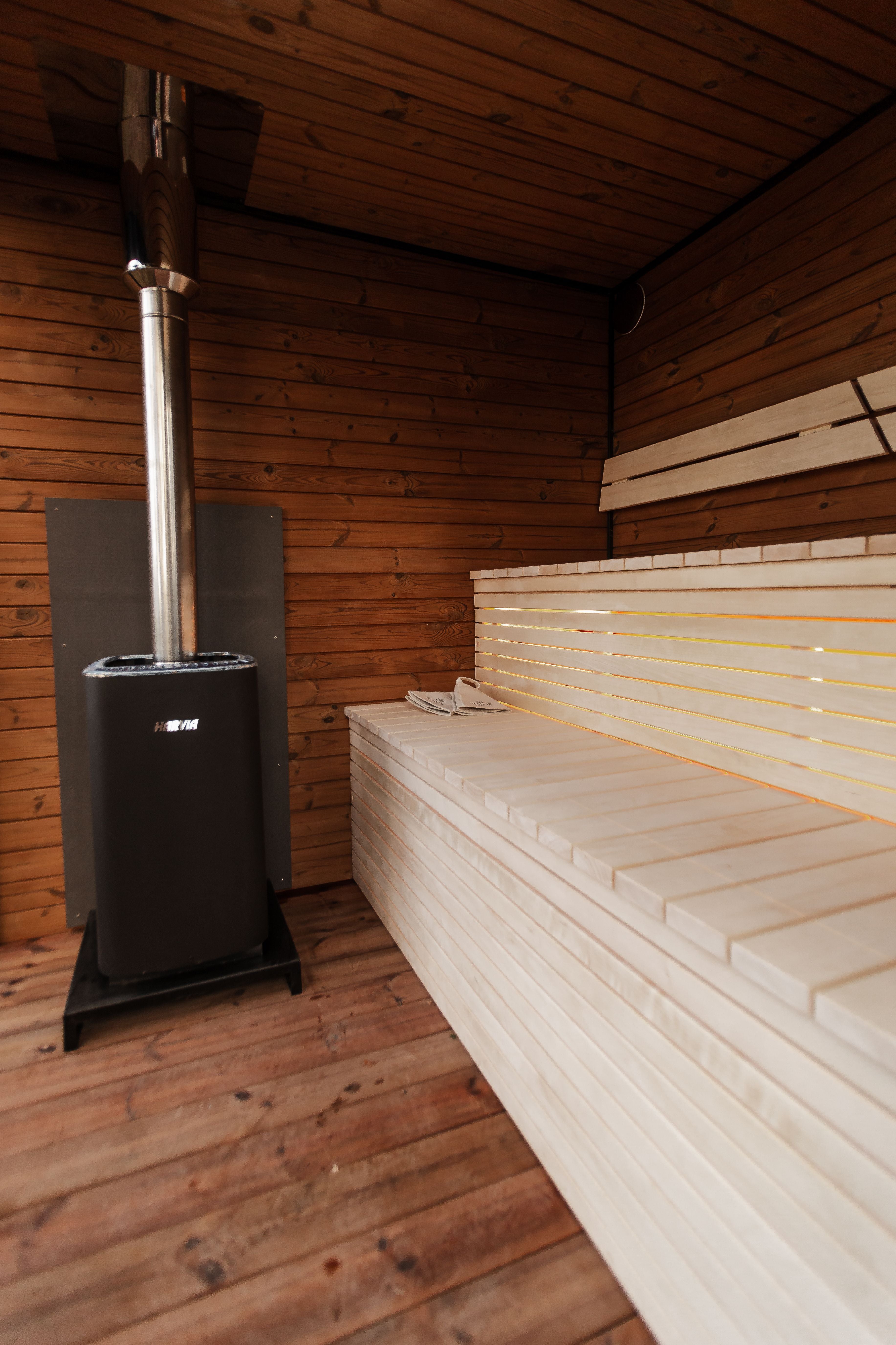 2in1 MODERN Sauna und Hottub, Handgefertigt