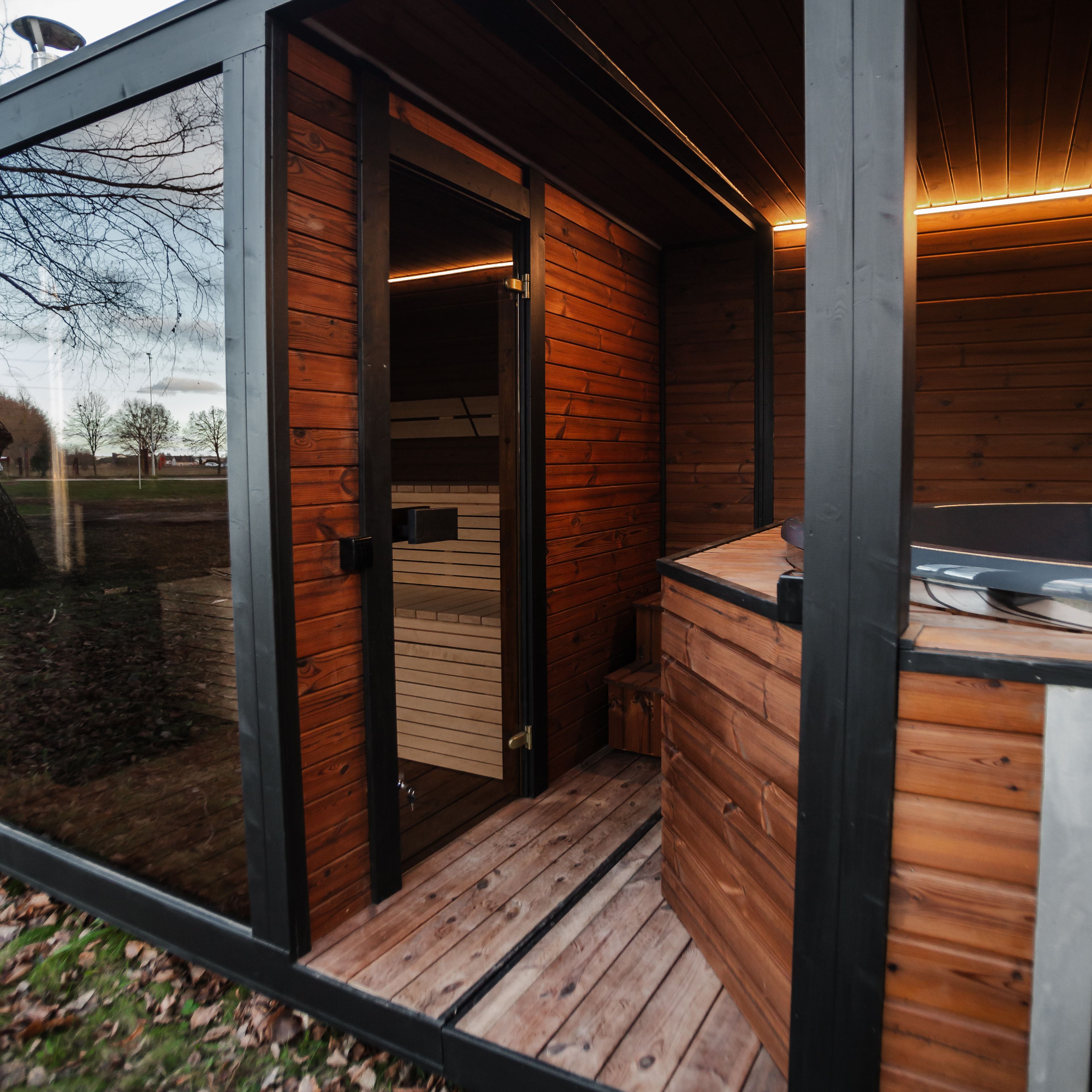 2in1 MODERN Sauna und Hottub, Handgefertigt
